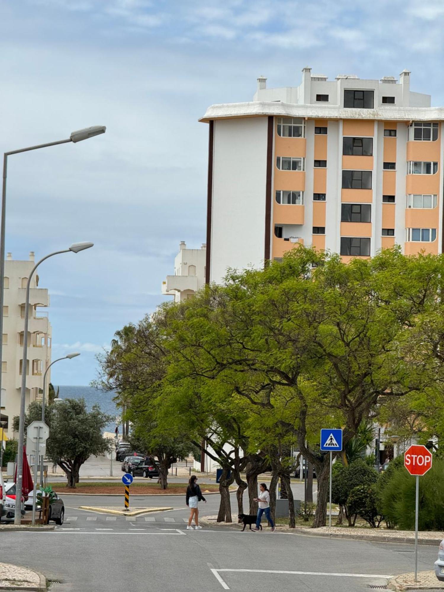 Princess Retreat Beautiful Modern Aprt 2 Min Walk From Quarteira Beach Exterior photo
