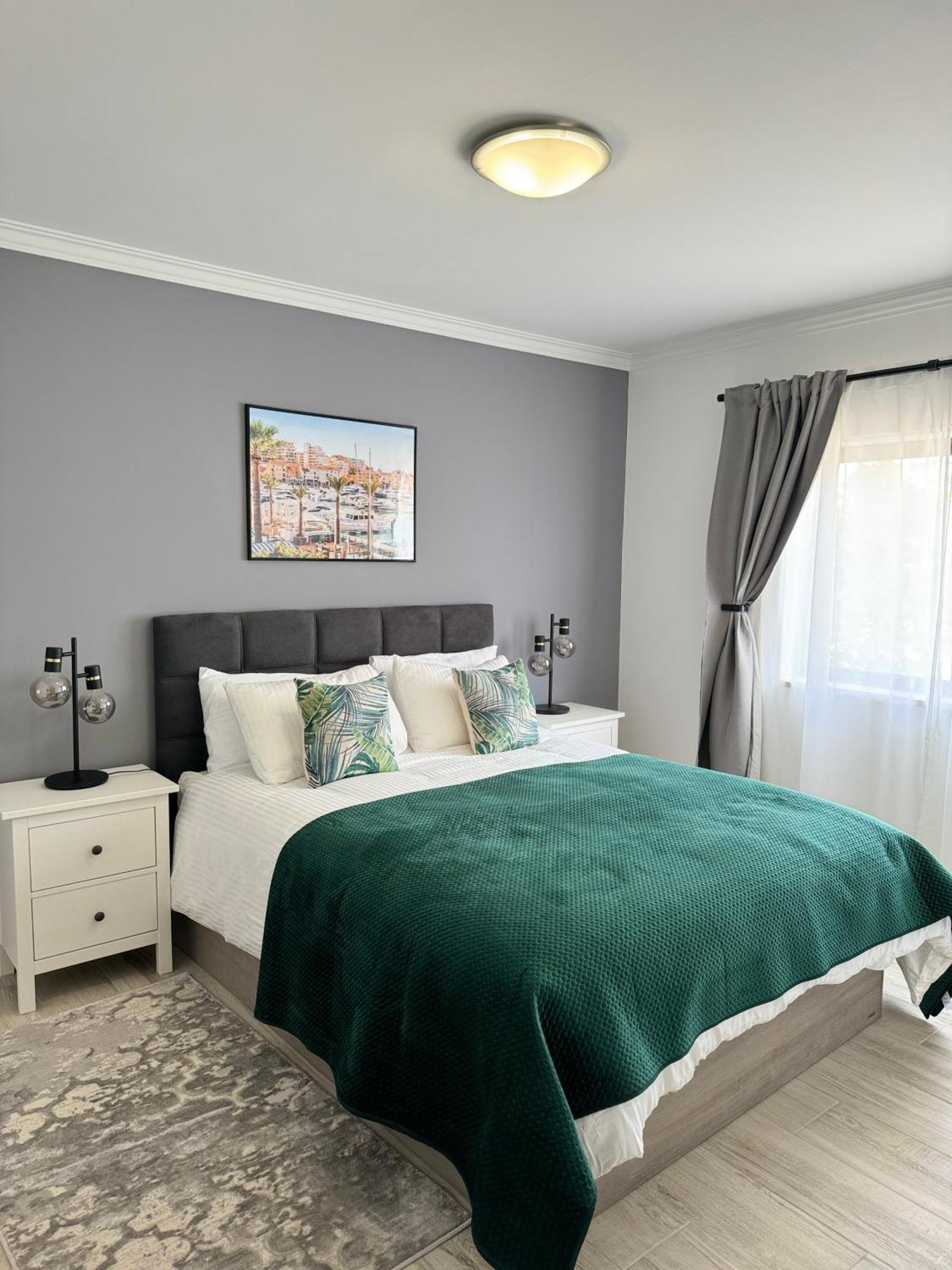 Princess Retreat Beautiful Modern Aprt 2 Min Walk From Quarteira Beach Exterior photo